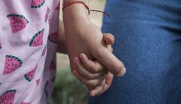 Holding the hands_TeamUp activities in the Netherlands_War Child_180730